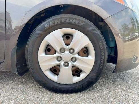 Used 2018 Kia Forte LX FWD image 27