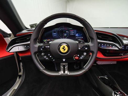 Used 2022 Ferrari SF90 Spider image 12