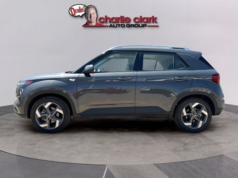 Used 2024 Hyundai Venue SEL FWD image 3