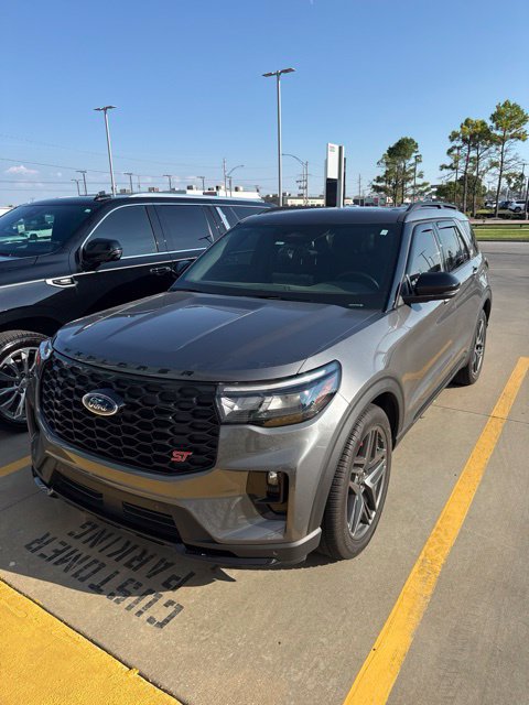 Used 2025 Ford Explorer ST w/ Sun And Sound Package AWD/4WD image 8