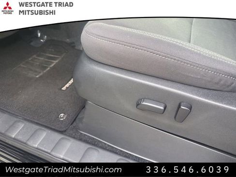 Used 2022 Nissan Frontier SV w/ Technology Package image 16