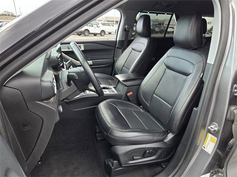 Certified 2024 Ford Explorer Limited image 9