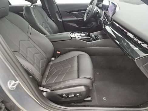 Certified 2026 BMW 530i image 8