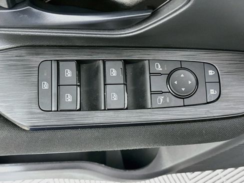 Used 2025 Nissan Kicks S FWD image 13