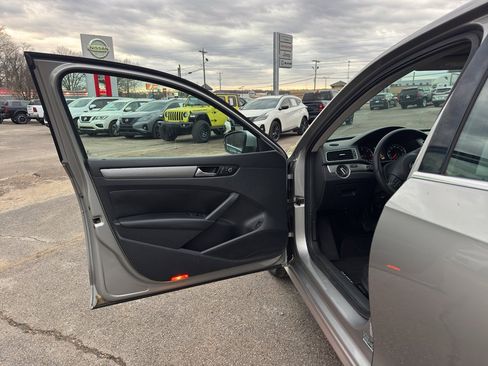 Used 2014 Volkswagen Passat TDI SE image 18