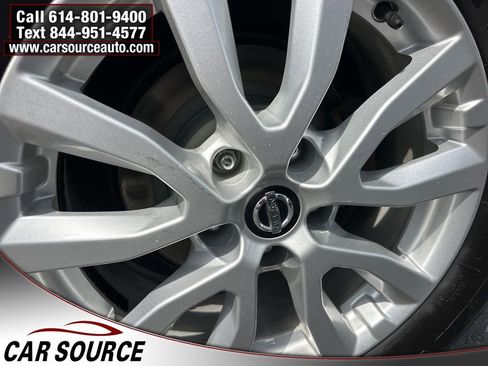 Used 2017 Nissan Rogue SV image 25