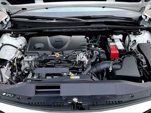 Used 2020 Toyota Camry LE image 33