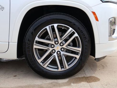 Used 2023 Chevrolet Traverse High Country image 33