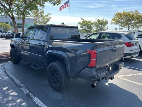 Used 2025 Toyota Tacoma SR5 image 7