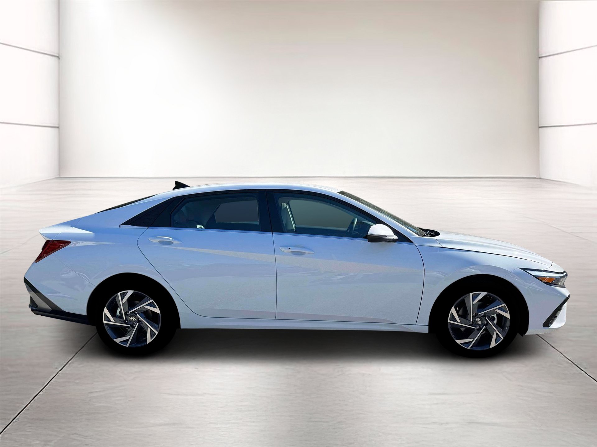 Certified 2026 Hyundai Elantra Limited FWD image 9