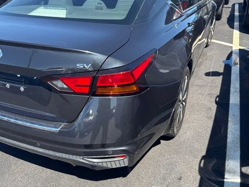 Used 2021 Nissan Altima 2.5 SV w/ SV Premium Package FWD image 8