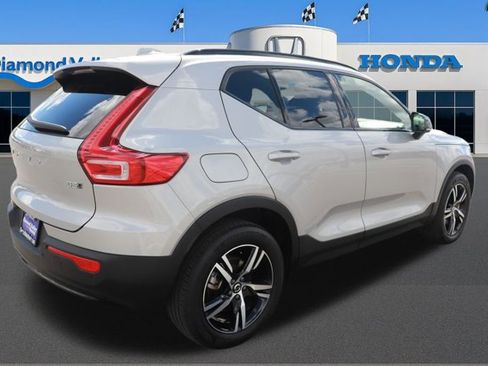 Used 2024 Volvo XC40 B5 Core image 6