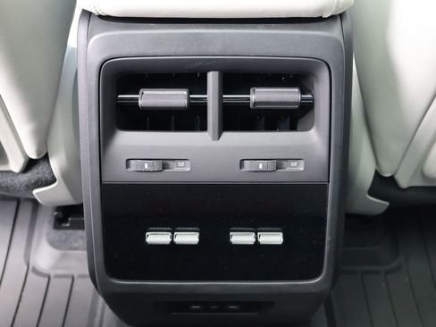 Certified 2025 Porsche Macan 4 Electric AWD/4WD image 24