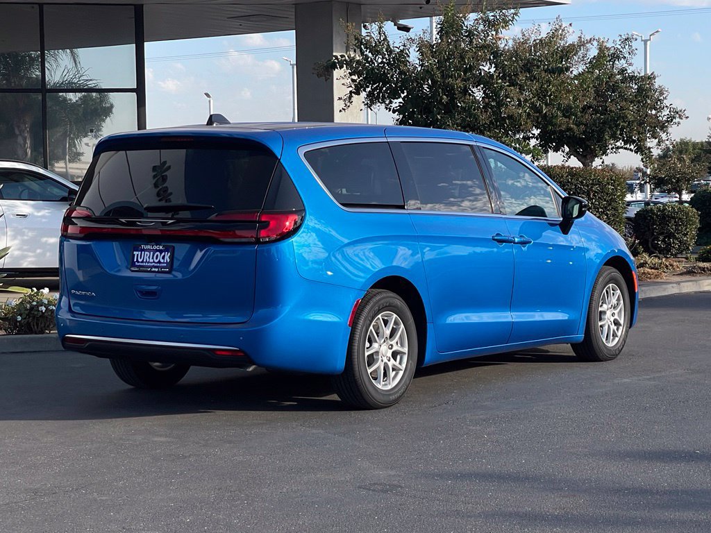New 2027 Chrysler Pacifica Select FWD image 4
