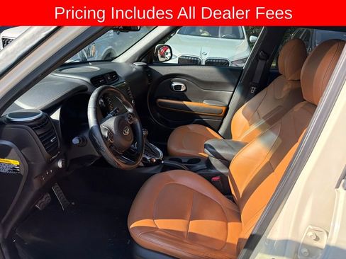 Used 2015 Kia Soul ! w/ Sun & Sound Package FWD image 2