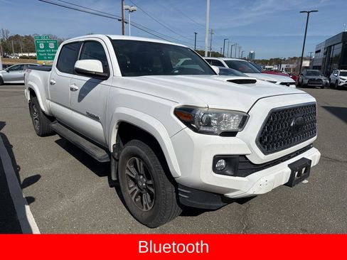 Used 2018 Toyota Tacoma TRD Sport w/ Technology Package image 6