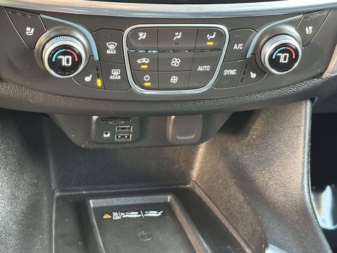 Used 2020 Chevrolet Traverse Premier image 12