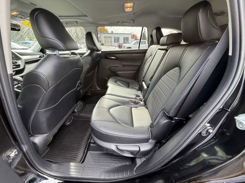 Used 2023 Toyota Highlander XLE image 21