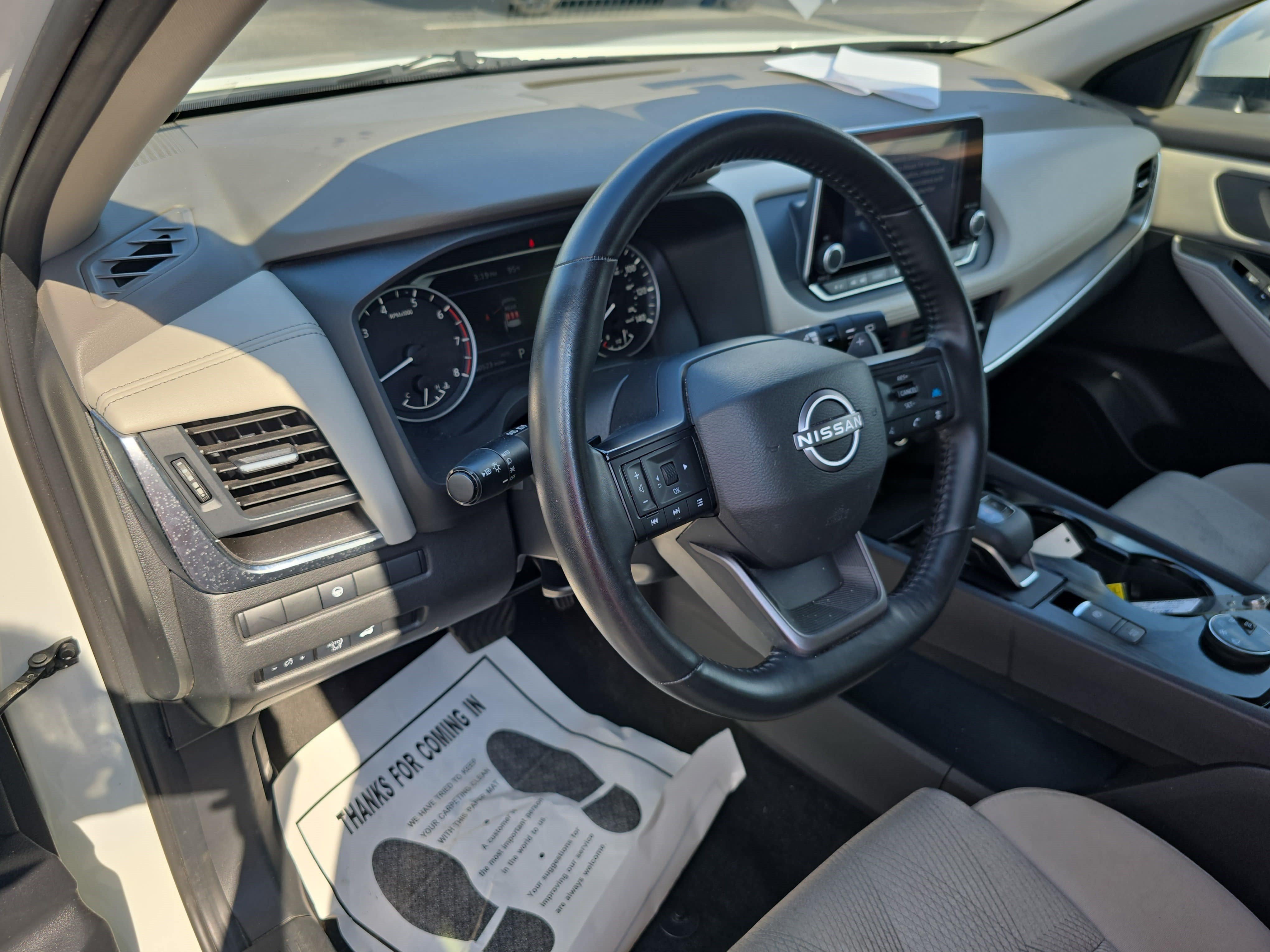 Used 2025 Nissan Rogue SV AWD/4WD image 16
