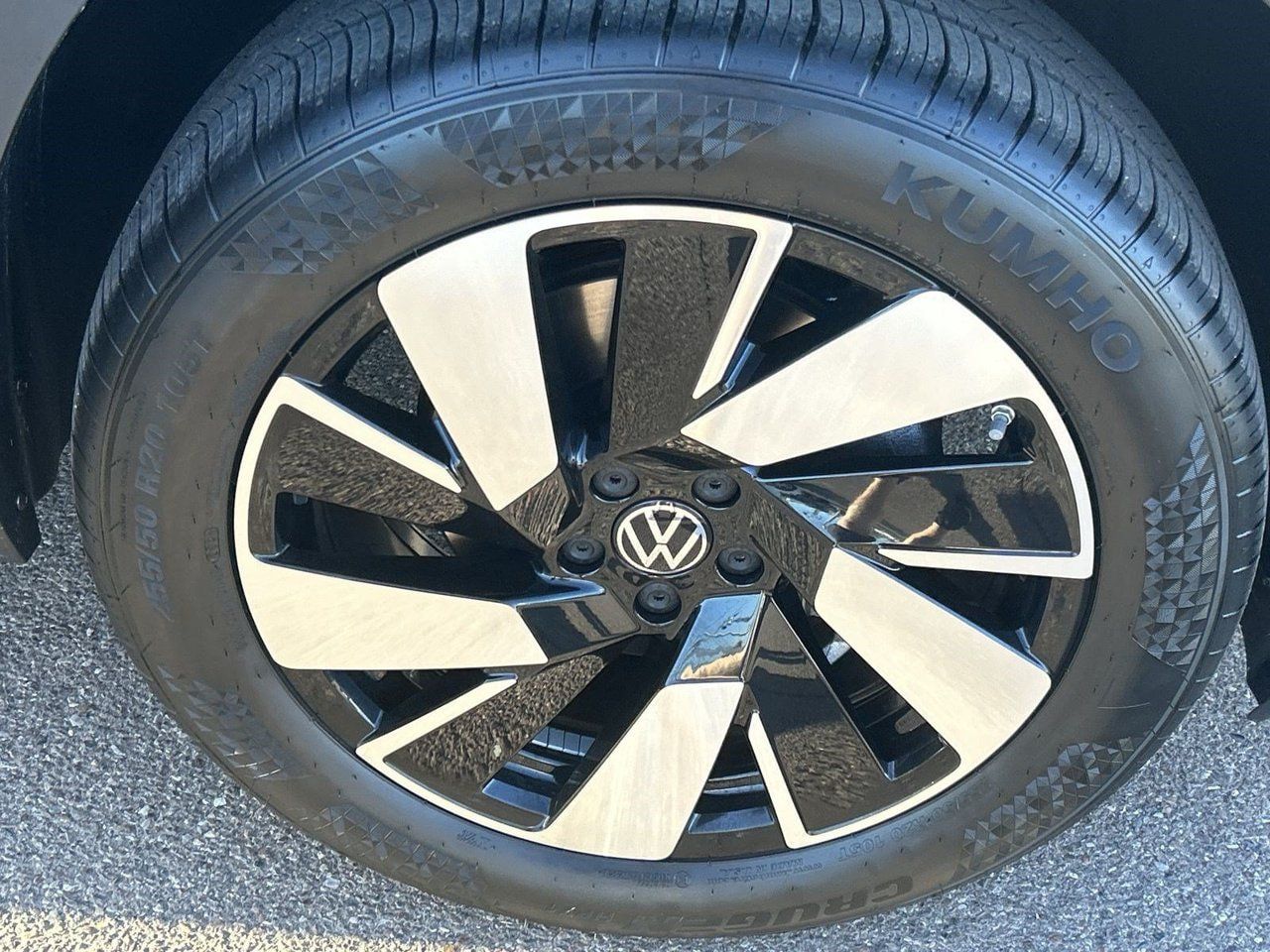 New 2026 Volkswagen Atlas Cross Sport SE FWD image 6
