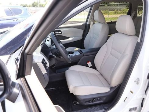 Certified 2025 Nissan Rogue SL w/ SL Premium Package FWD image 10