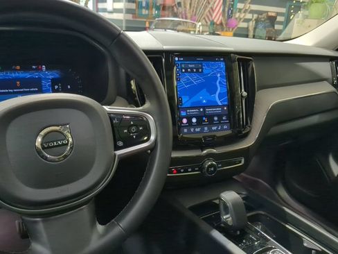 Used 2025 Volvo XC60 B5 Plus AWD/4WD image 12