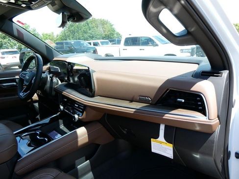 New 2026 Chevrolet Suburban High Country AWD/4WD image 11