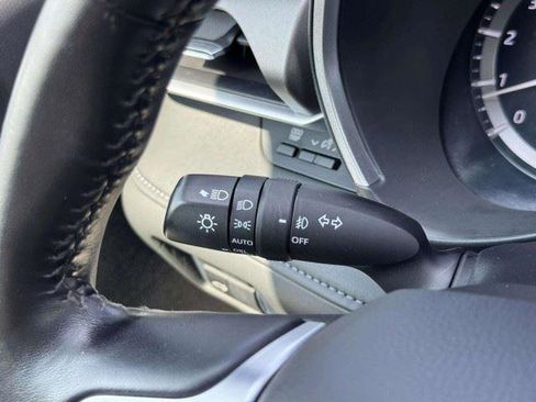 Used 2021 Toyota Highlander XLE AWD/4WD image 25