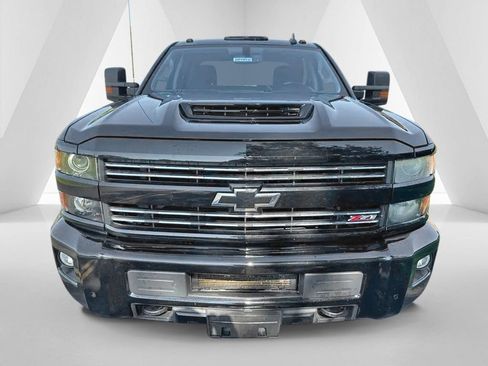 Used 2019 Chevrolet Silverado 2500 LT w/ Midnight Edition AWD/4WD image 2