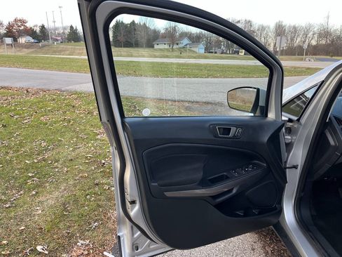 Used 2020 Ford EcoSport SE w/ SE Convenience Package image 11