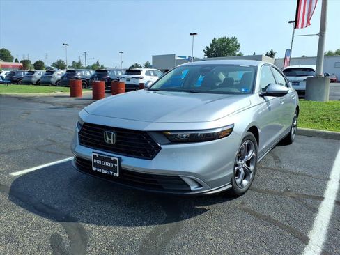 Used 2023 Honda Accord EX image 3