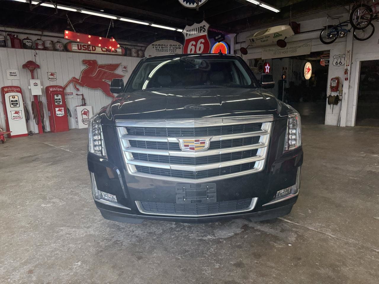 Used 2020 Cadillac Escalade Luxury AWD/4WD image 8