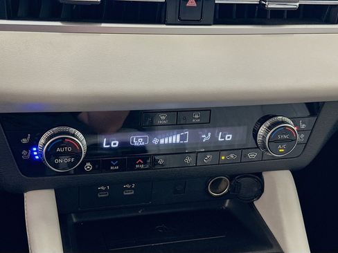 Used 2025 Mitsubishi Outlander SEL image 24