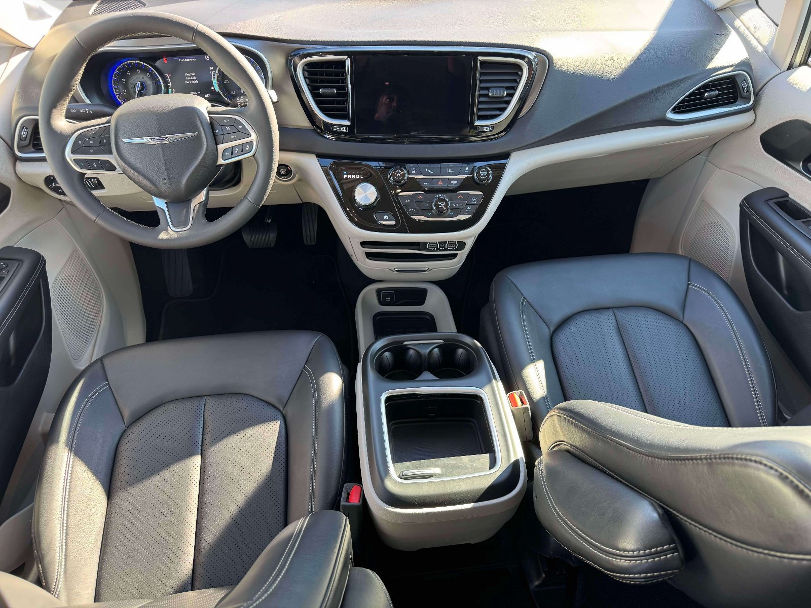 Certified 2024 Chrysler Pacifica Touring-L FWD image 14