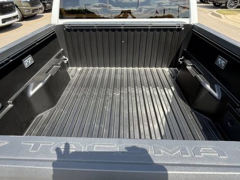 Used 2025 Toyota Tacoma Limited AWD/4WD image 25