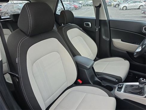 Used 2023 Hyundai Venue SEL FWD image 24