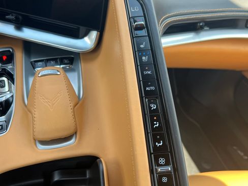 Used 2022 Chevrolet Corvette Stingray Premium Conv w/ Z51 Performance Package RWD image 34