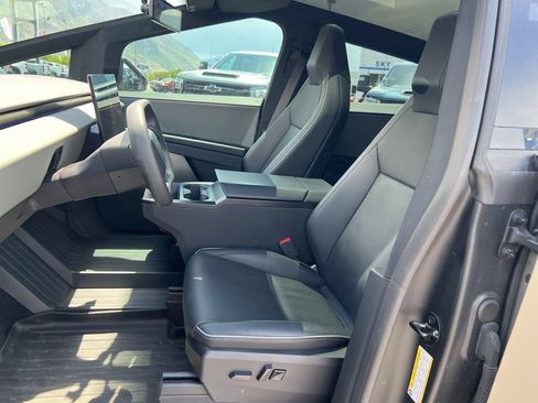 Used 2024 Tesla Cybertruck AWD Crew Cab image 23