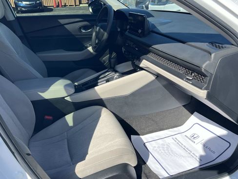 Certified 2023 Honda Accord EX image 28