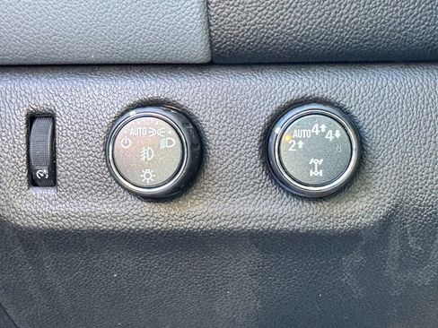 Used 2022 Chevrolet Colorado Z71 AWD/4WD image 30