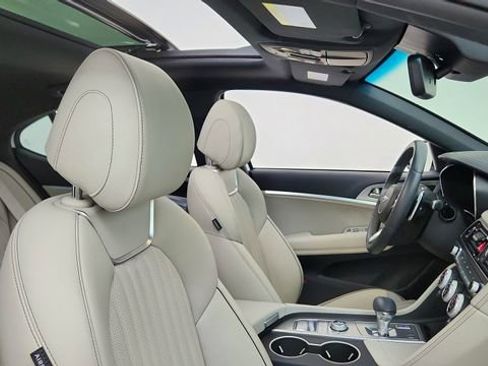 Used 2023 Genesis G70 2.0T w/ Sport Prestige Package image 22