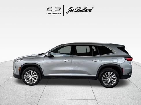 Used 2025 Buick Enclave Preferred FWD image 5