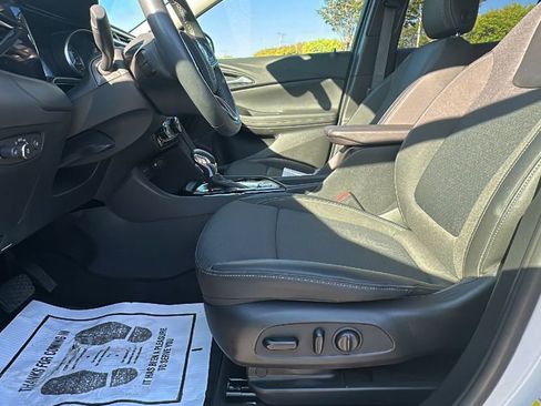 Used 2023 Buick Encore GX Select image 10