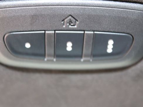 Used 2022 Volkswagen Tiguan SE image 14