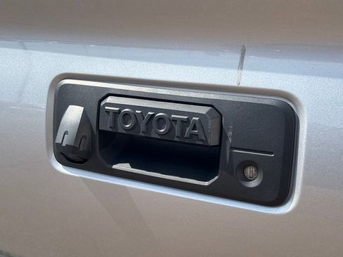 Used 2019 Toyota Tacoma SR5 w/ SR5 Appearance Package (SM) image 27