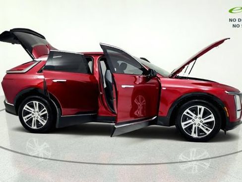 Used 2024 Cadillac Lyriq Tech w/ LPO, Floor Liner Package AWD/4WD image 20