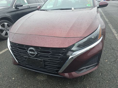 Used 2023 Nissan Altima 2.5 SV FWD image 2