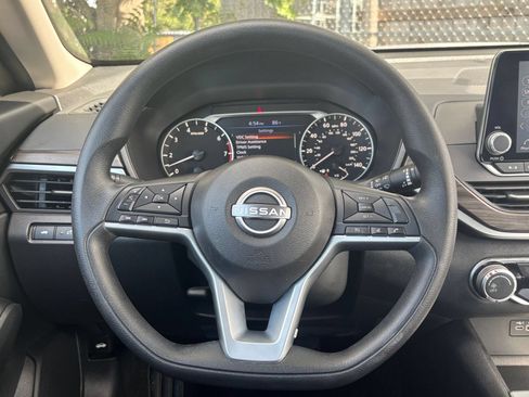 Used 2025 Nissan Altima 2.5 SV FWD image 25