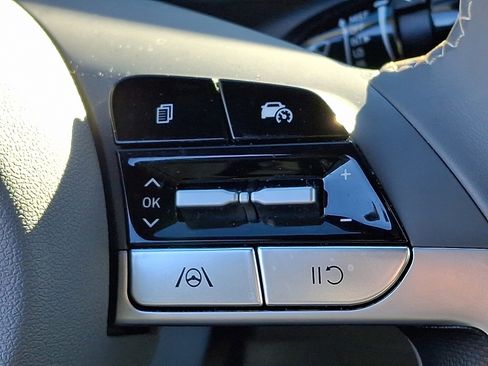 Certified 2025 Hyundai Elantra Sport image 22