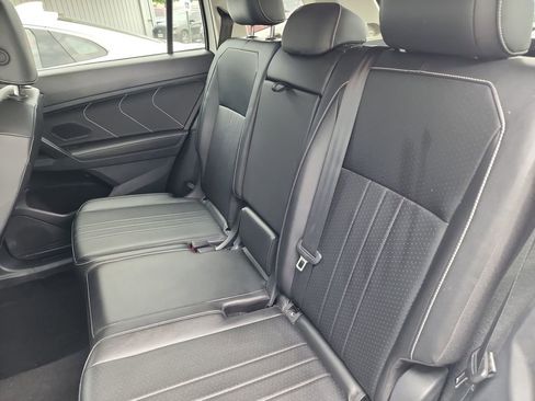 Used 2024 Volkswagen Tiguan SE AWD/4WD image 38